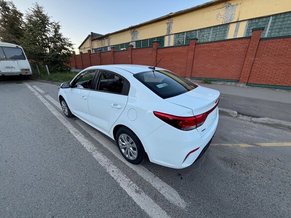 2017 Kia Rio IV, белый, 1030000 рублей - вид 4