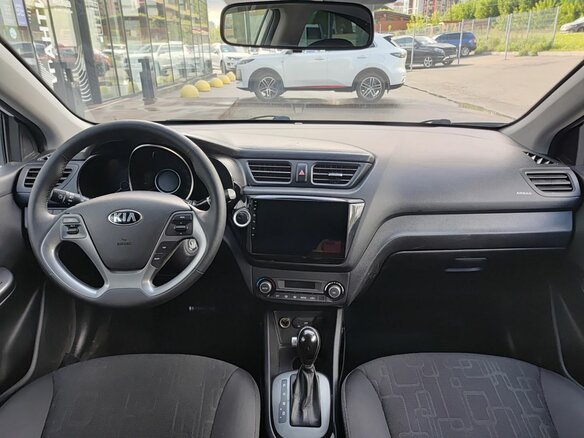2015 Kia Rio III Рестайлинг, белый - вид 13