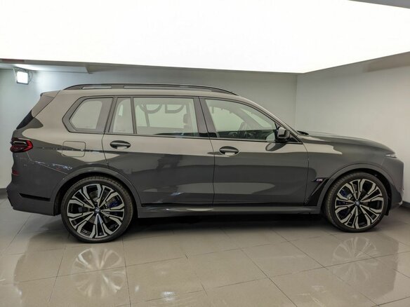 2026 BMW X7 M60i I (G07) Рестайлинг, серый, 23200000 рублей - вид 4