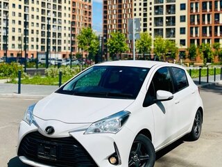2019 Toyota Vitz III (XP130) Рестайлинг 2, белый, 899000 рублей, вид 1
