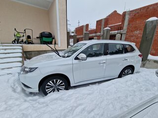 2022 Mitsubishi Outlander III Рестайлинг 3, белый, 3750000 рублей, вид 4