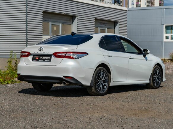 2021 Toyota Camry VIII (XV70) Рестайлинг, белый - вид 3