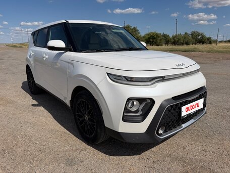 2022 Kia Soul III Рестайлинг, белый, 2100000 рублей, вид 4