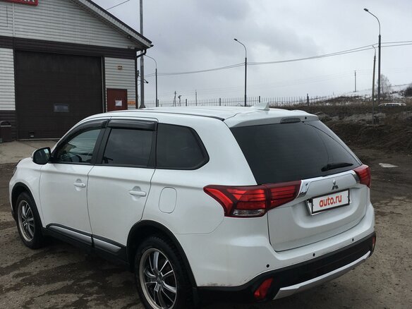 2018 Mitsubishi Outlander III Рестайлинг 2, белый - вид 5