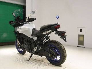 2021 Yamaha MT-09 Tracer (FJ-09), серебристый, 1200000 рублей, вид 5