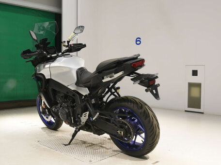 2021 Yamaha MT-09 Tracer (FJ-09), серебристый, 1200000 рублей, вид 5