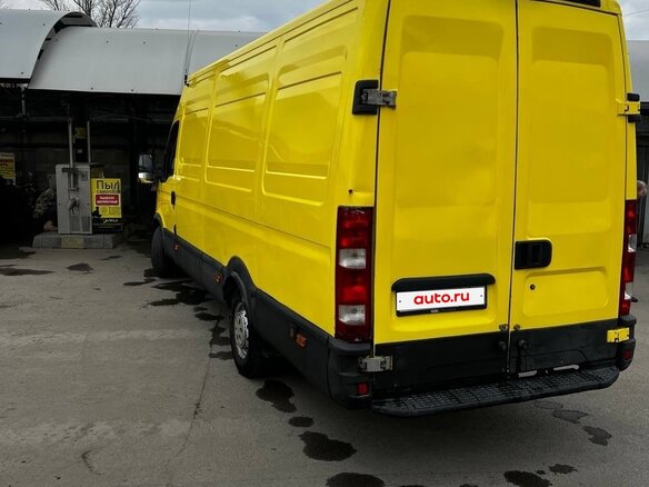 2008 Iveco Daily, жёлтый, 1400000 рублей - вид 2
