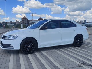 2017 Volkswagen Jetta VI Рестайлинг, белый, 2000000 рублей, вид 1