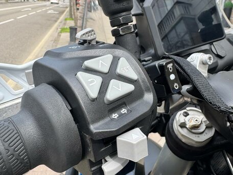 2023 Husqvarna Norden 901, синий, 1799999 рублей, вид 4