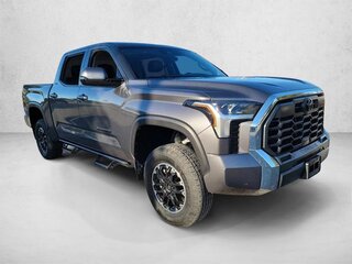2024 Toyota Tundra CrewMax III, серебристый, 7896147 рублей, вид 4