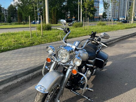 2003 Harley-Davidson Road King, серебристый, 700000 рублей, вид 2