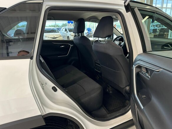 2019 Toyota RAV4 V (XA50), белый, 3100000 рублей - вид 17