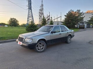 1986 Mercedes-Benz W124 300, серебристый, 255000 рублей, вид 1