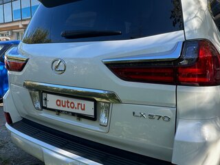 2016 Lexus LX 570 III Рестайлинг 2, белый, 12000000 рублей, вид 3