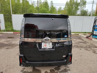 2016 Toyota Voxy III (R80), чёрный, 1700000 рублей, вид 2