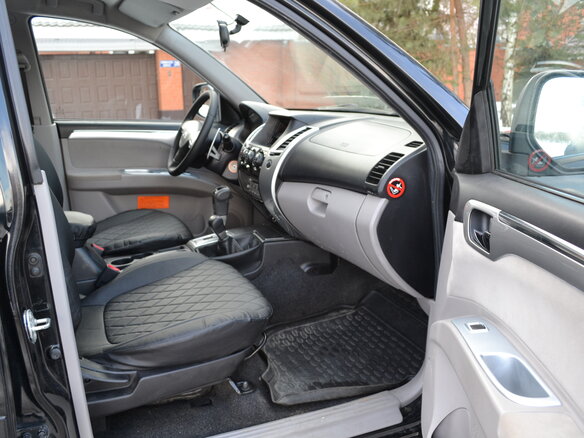 2010 Mitsubishi Pajero Sport II, чёрный - вид 9