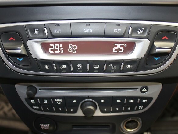 2011 Renault Fluence I, серый - вид 16