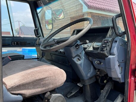 1991 Isuzu Forward (F-Series), красный, 3000000 рублей, вид 4