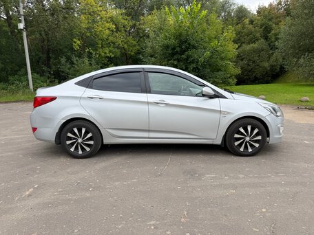 2016 Hyundai Solaris I Рестайлинг, серебристый, вид 4