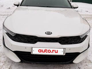 2021 Kia K5 III, белый, 2500000 рублей, вид 3