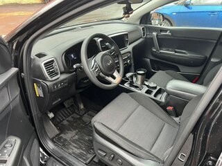 2021 Kia Sportage IV Рестайлинг, чёрный, 1980000 рублей, вид 5