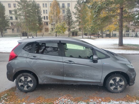 2018 Honda Fit III Рестайлинг, серый, 1480000 рублей - вид 2