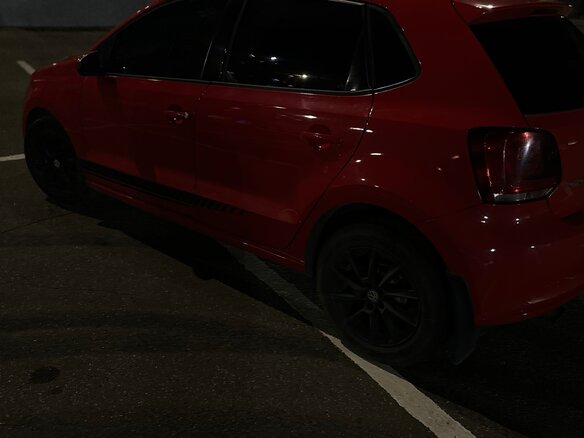 2011 Volkswagen Polo V, красный, 550000 рублей - вид 4