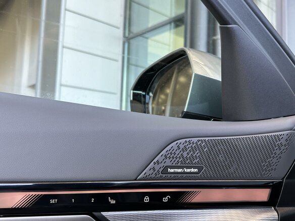 2025 BMW 5 серии 530i xDrive VIII (G60/G61/G68), серый, 8750000 рублей - вид 19