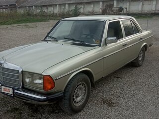 1983 Mercedes-Benz W123 200, зелёный, 650000 рублей, вид 2