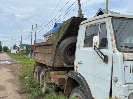 1992 КамАЗ 5511, серебристый, 400000 рублей, вид 2