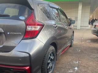 2018 Nissan Note Nismo e-Power II Рестайлинг, серый, 1630000 рублей, вид 4