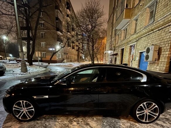2017 Jaguar XE I, чёрный, 2000000 рублей - вид 4