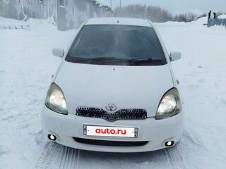 1999 Toyota Vitz I (P10), белый, 400000 рублей, вид 1