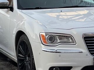 2012 Chrysler 300C II, белый, 2400000 рублей, вид 4