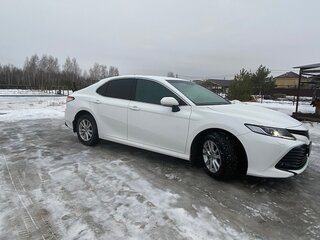 2019 Toyota Camry VIII (XV70), белый, 2500000 рублей, вид 3