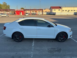 2017 Skoda Octavia III (A7) Рестайлинг, белый, 1410000 рублей, вид 4