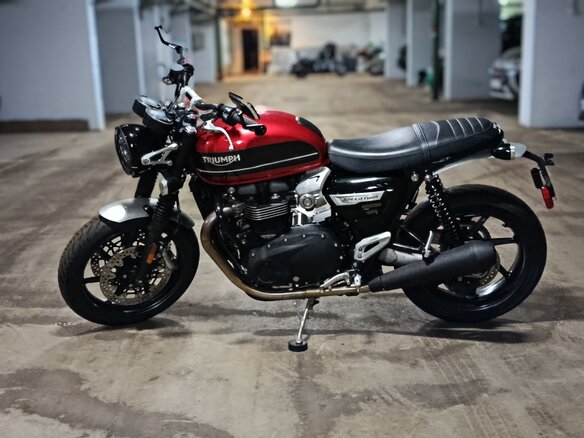 2021 Triumph Speed Twin, красный, 976000 рублей