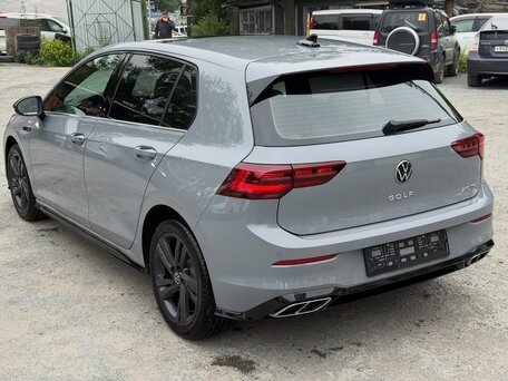 2023 Volkswagen Golf VIII, серый, 1920000 рублей, вид 4