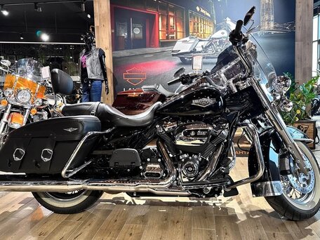 2018 Harley-Davidson Road King, чёрный, 2400000 рублей, вид 2
