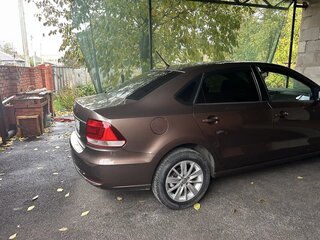 2016 Volkswagen Polo V Рестайлинг, коричневый, 1440000 рублей, вид 4