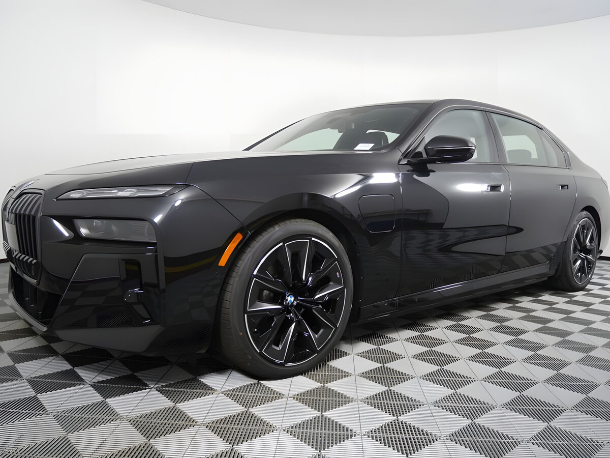 Открыть фотографии: BMW 7 серии VII (G70)