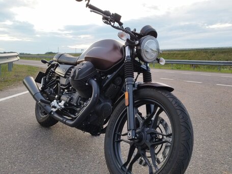 2019 Moto Guzzi V 7 III, коричневый, 557227 рублей, вид 3