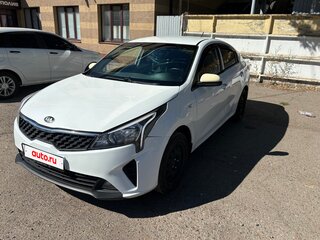 2020 Kia Rio IV, белый, 680000 рублей, вид 1