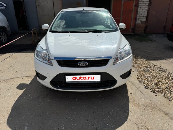2011 Ford Focus II Рестайлинг, белый, 1000000 рублей - вид 1