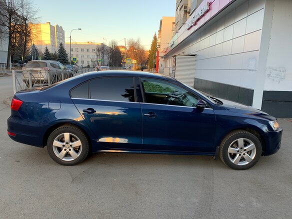 2011 Volkswagen Jetta VI, синий - вид 4
