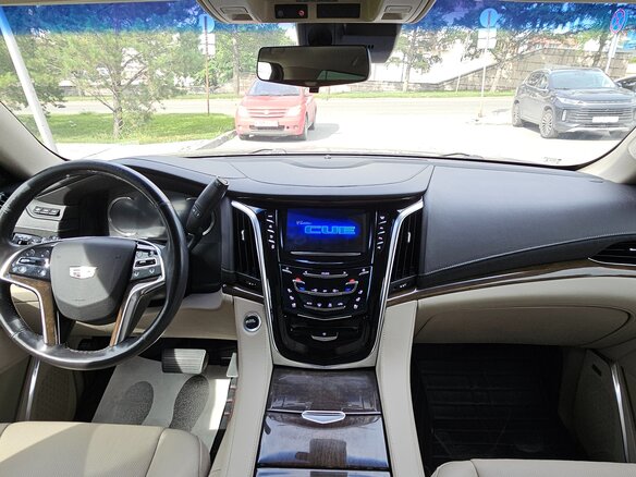2018 Cadillac Escalade IV, синий, 6000000 рублей - вид 9