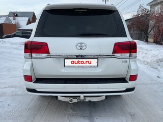 2019 Toyota Land Cruiser 200 Series Рестайлинг 2, белый, 9500000 рублей, вид 4