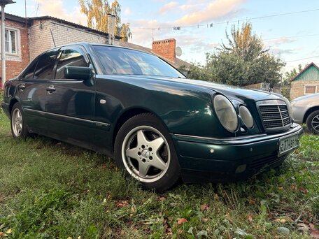 1998 Mercedes-Benz E-Класс 320 II (W210, S210), зелёный, 790000 рублей, вид 2