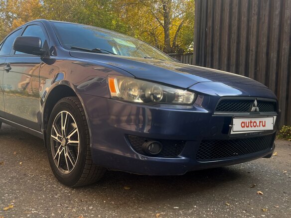 2010 Mitsubishi Lancer X, синий, 900000 рублей - вид 3