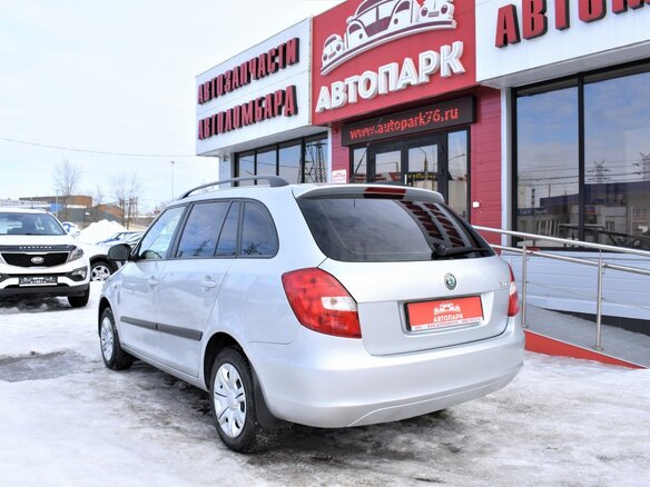 2011 Skoda Fabia II Рестайлинг, серебристый - вид 3
